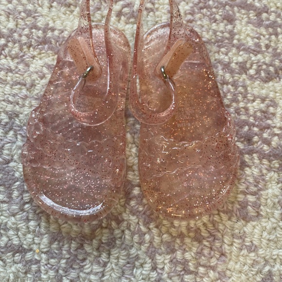 Lot of shoes. Range of different sizes. Some new and never worn. - Picture 5 of 12